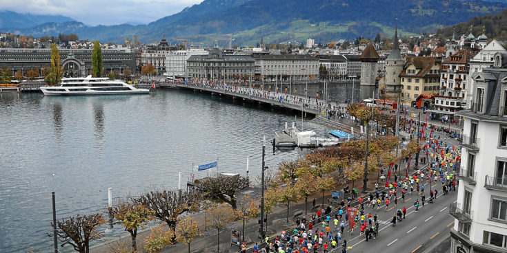 Toller Blick auf das Seebecken und die Altstadt beim Swiss City Marathon in Luzern. Copyright: swiss-image.ch Foto: Andy Mettler