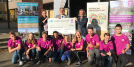 Übergabe des Sieger-Schecks für die teilnehmerstärkste Schule beim EVONIK-Schulmarathon. Foto: MMP