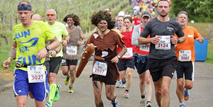 Läuferfeld beim Heilbronner Trollinger-Marathon und Halbmarathon. Bildnachweis HMG/Michael Schaffert